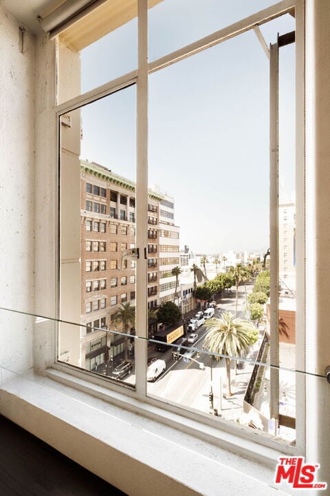 Building Photo - 6253 Hollywood Blvd