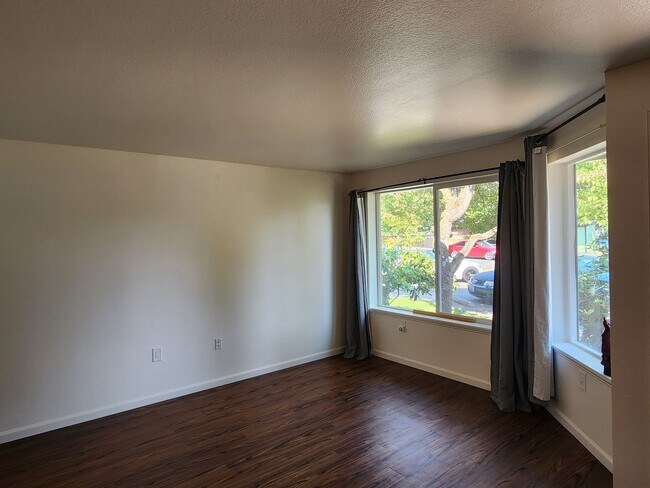 Building Photo - 651 North St