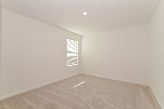 Building Photo - 1558 Jessica Blvd