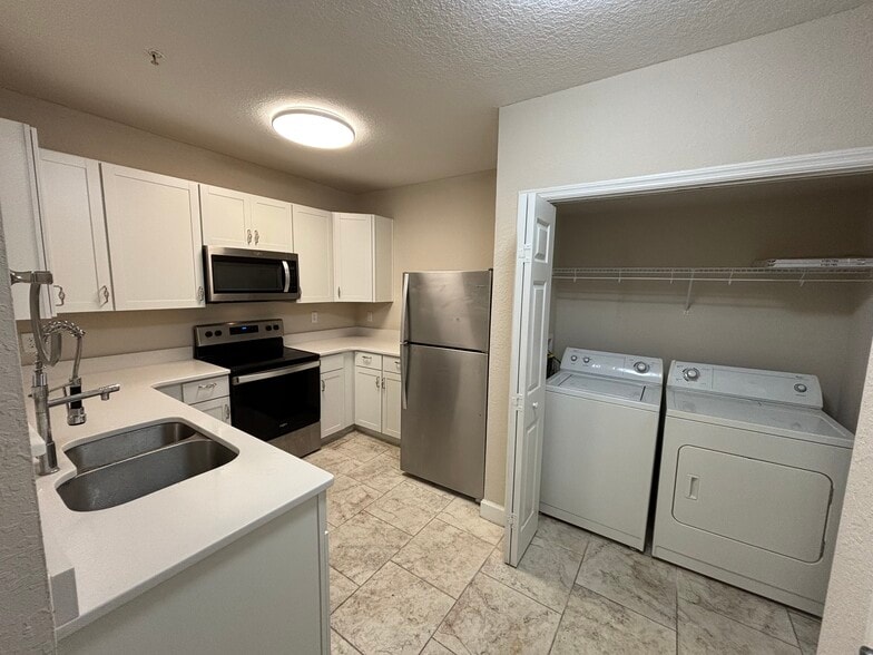 Building Photo - 206 E South St