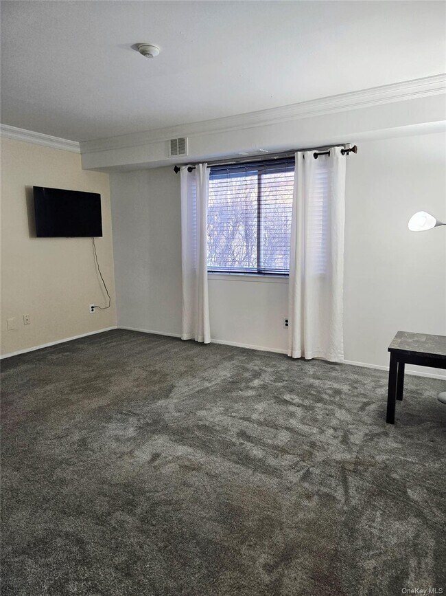 Building Photo - 199 Pointe Cir N