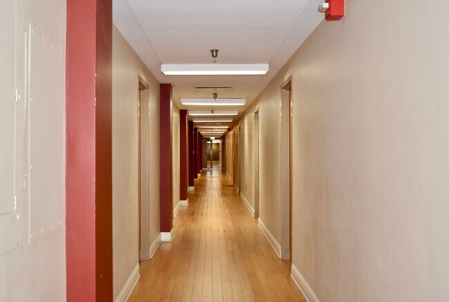 Building Photo - 274 Boulevard NE