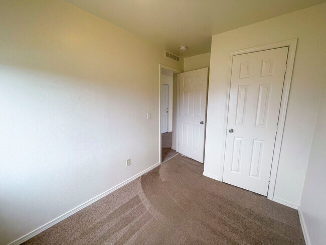 Building Photo - Close To Eureka and College of the Redwoods. Open Floor Plan. 2 Bathrooms!