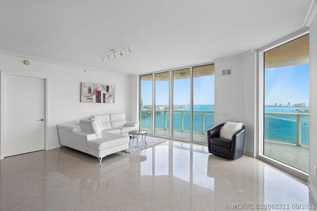 Building Photo - 2650 Lake Shore Dr