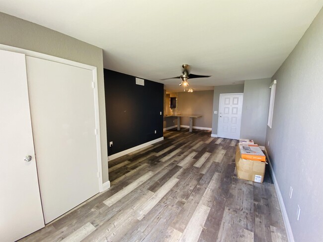 Building Photo - 2890 N Oakland Forest Dr