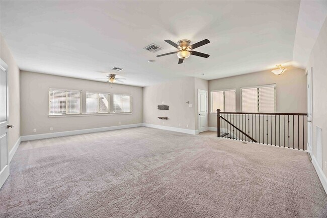 Building Photo - 6723 Sussex Manor St