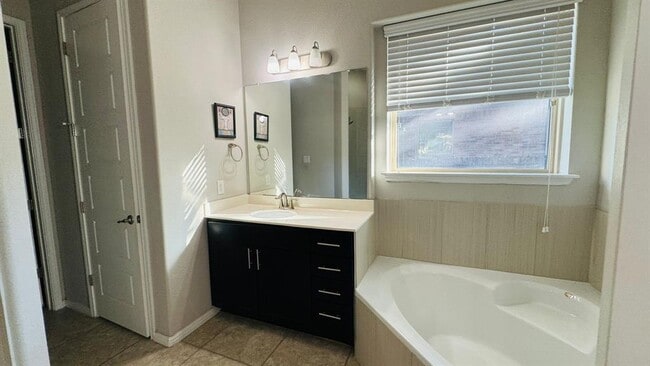 Building Photo - 807 Copper Lake Rd