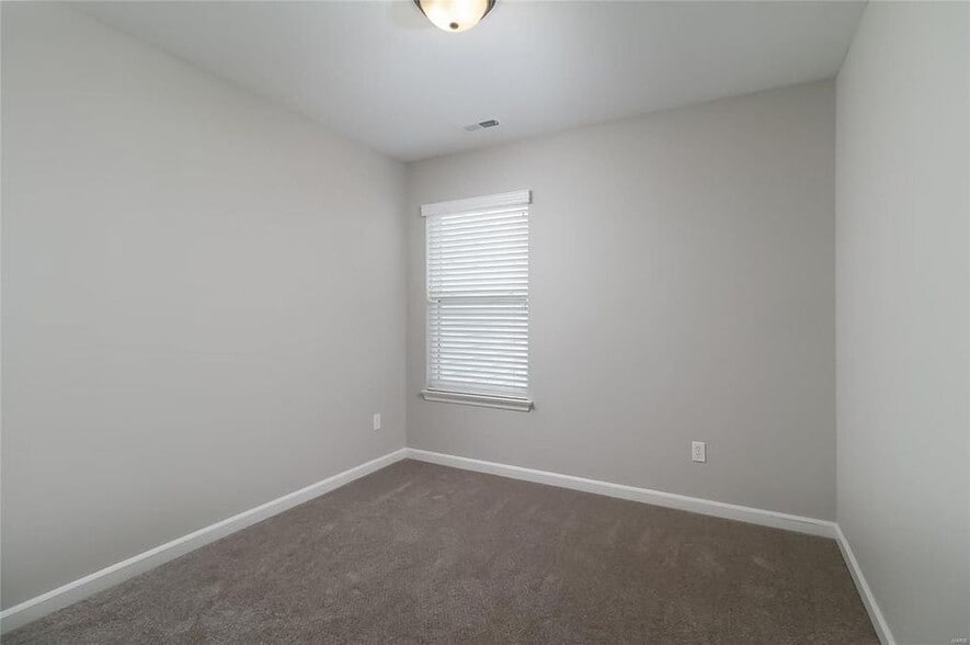 2nd bedroom - 256 Countryshire Dr