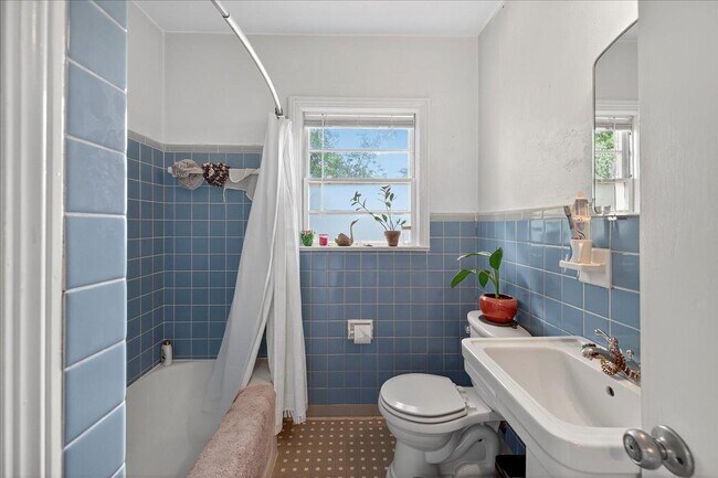 Building Photo - 1454 S Gadsden St