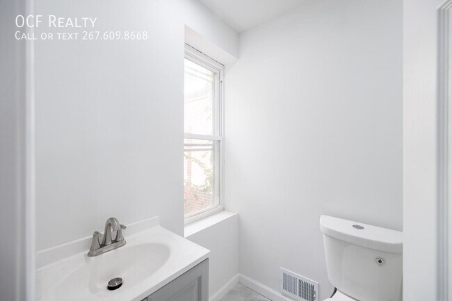 Building Photo - 948 Belmont Ave