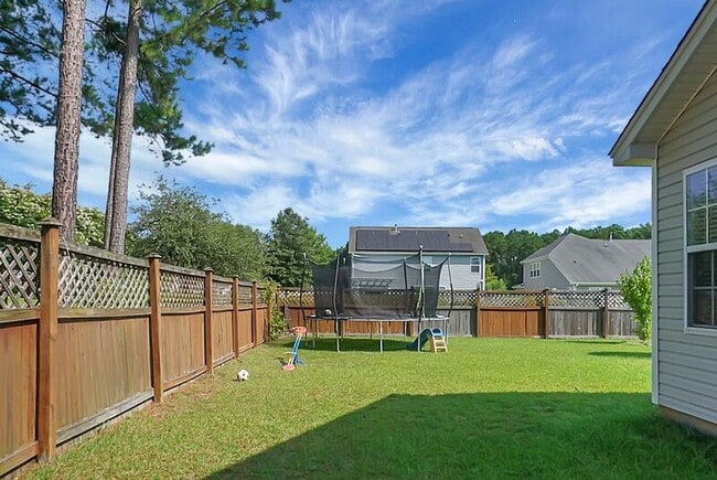 Building Photo - 334 Albrighton Way