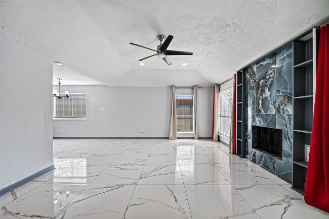 Building Photo - 10911 Pecan Dr