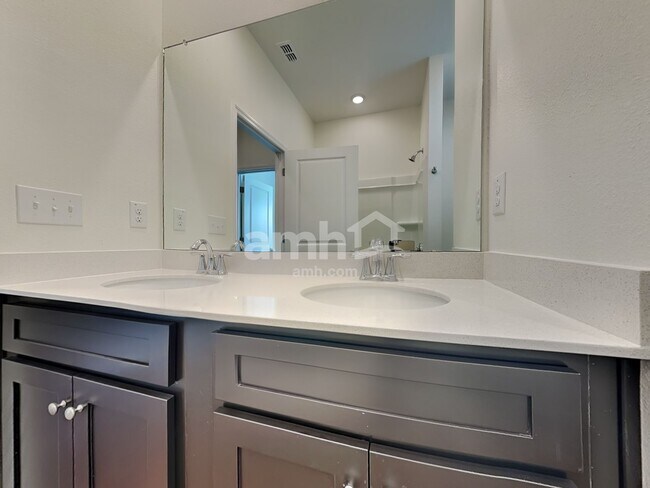 Building Photo - 6385 Emerald Hills Way