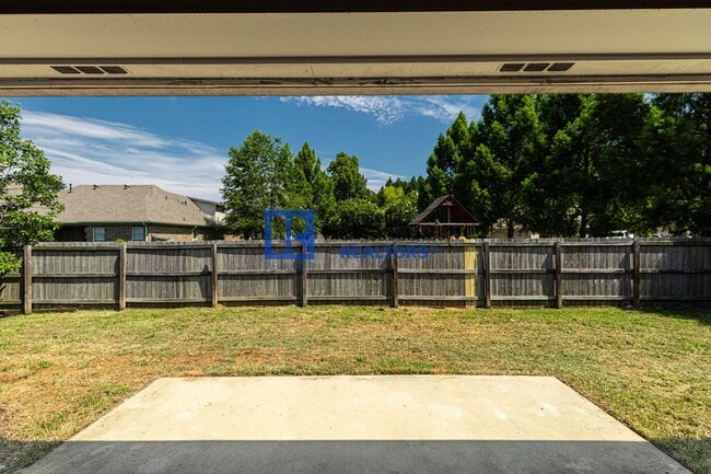 Building Photo - Beautiful 4 bedroom, 2 bathroom house in B...