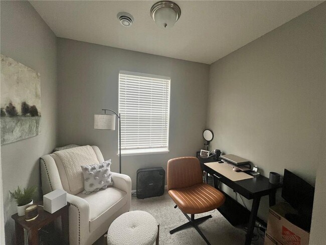 Building Photo - 7303 Fir Ln N