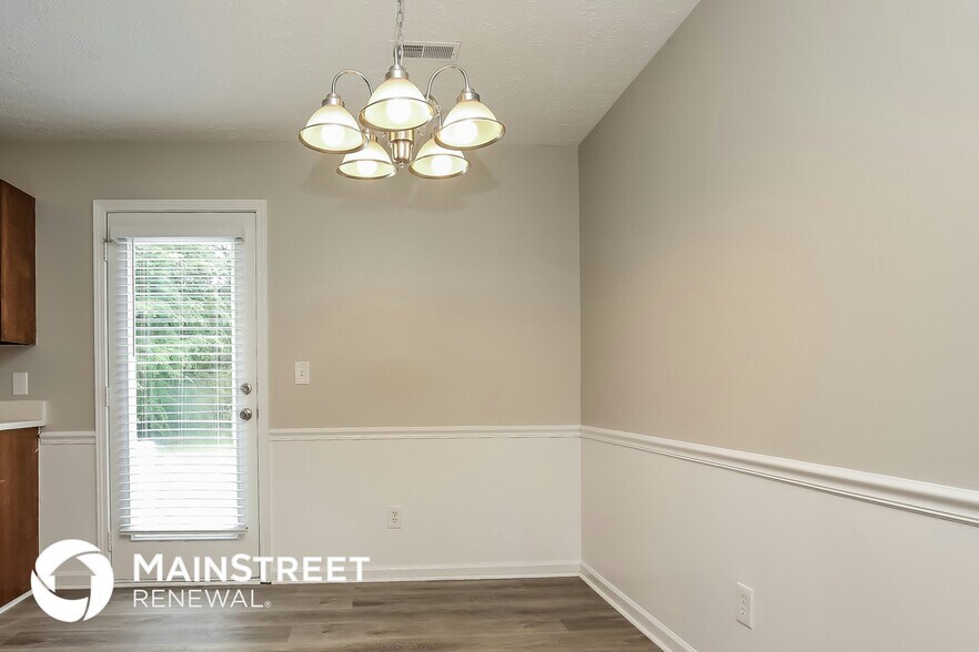 Building Photo - 352 Royal Garden Dr