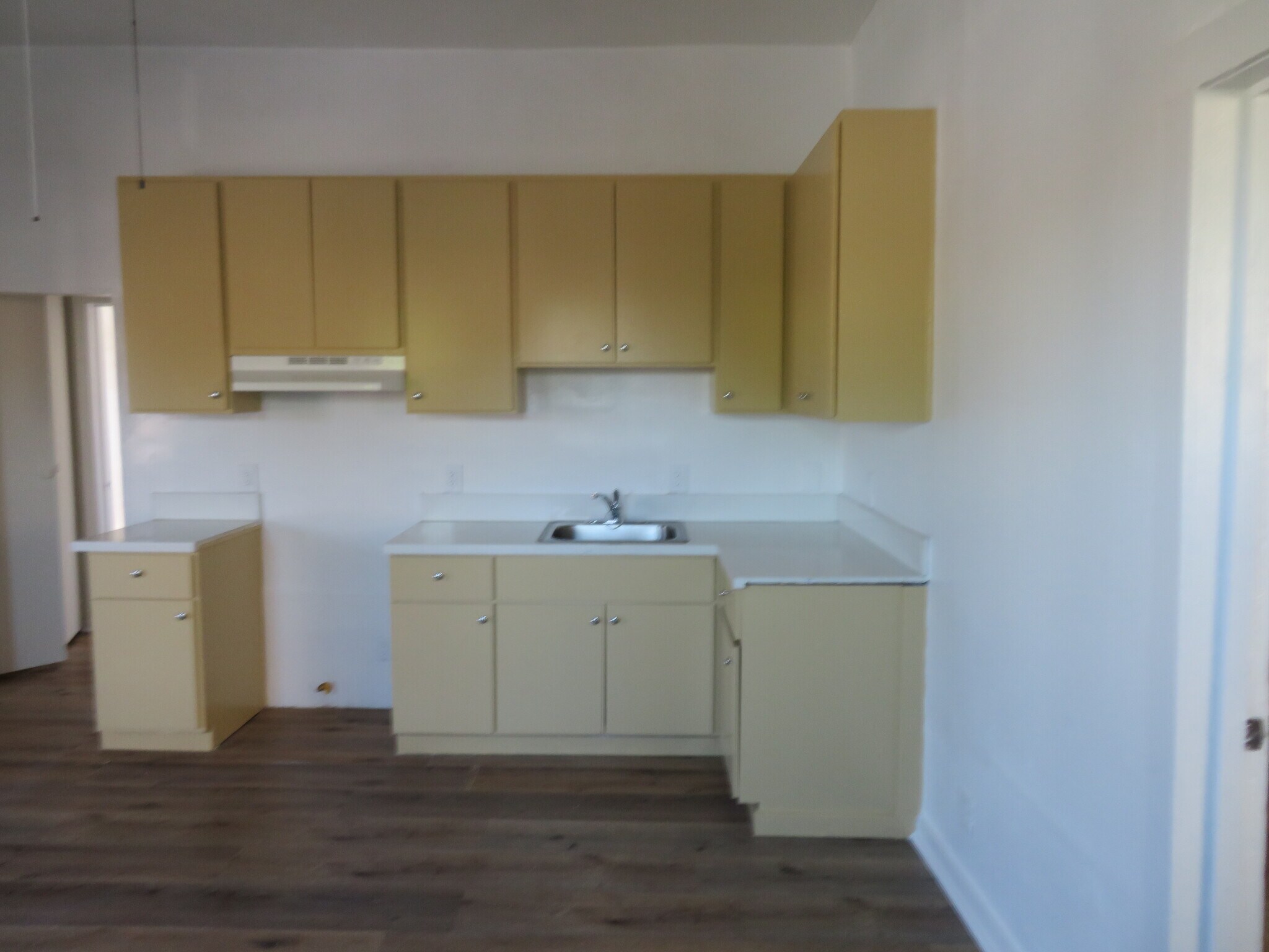 Building Photo - 154 E Colden Ave