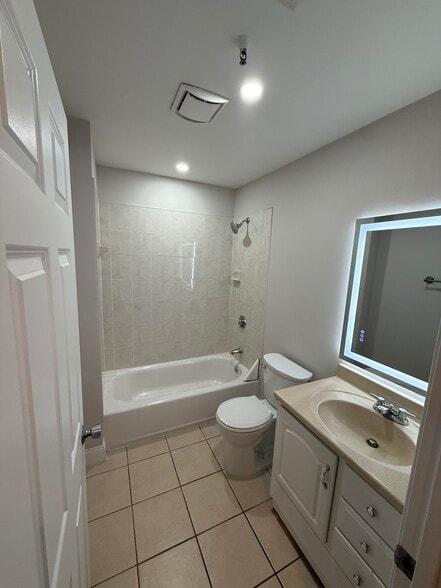 Building Photo - 135 Calumet St