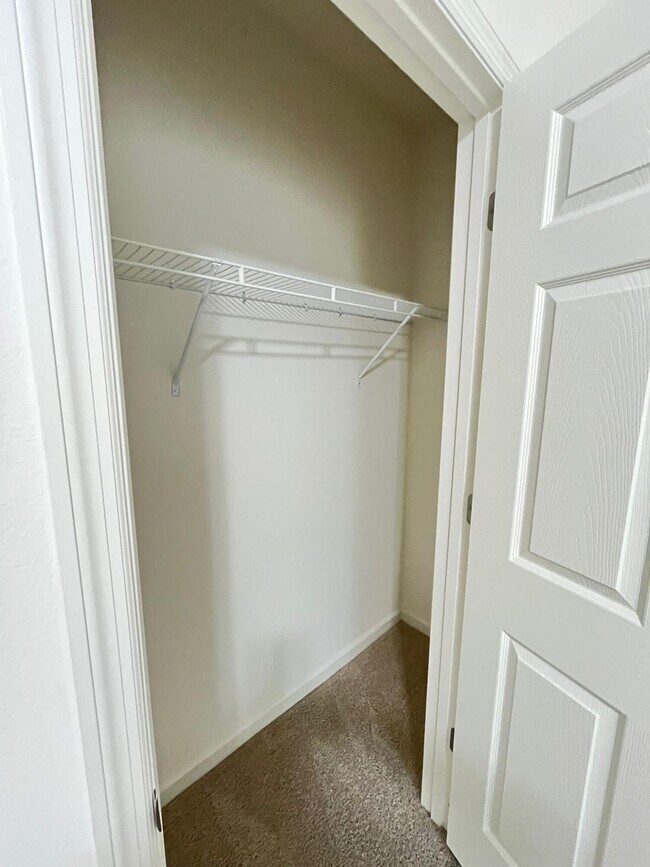 Building Photo - 1570 San Filippo Dr SE