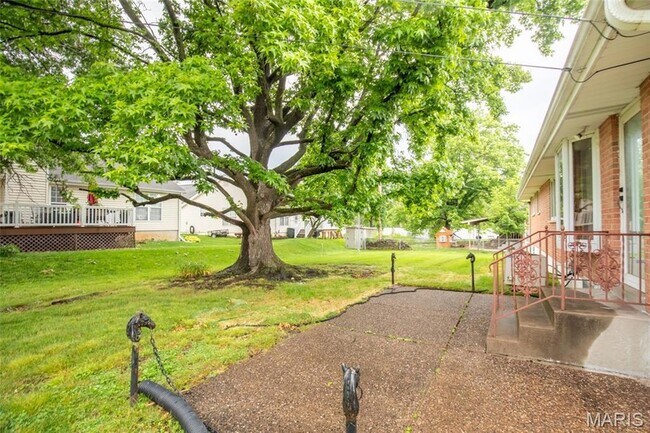 Building Photo - 9715 Grantview Dr