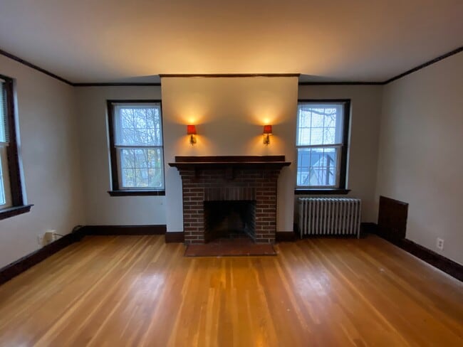 Building Photo - 119 College Ave