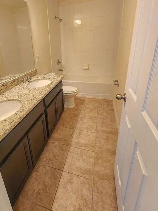 Building Photo - Nona Grove - 4 bedroom 3 bath home with pr...