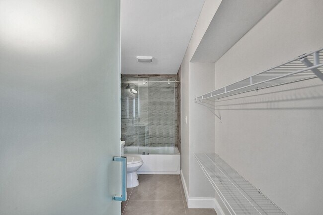Building Photo - 4810
