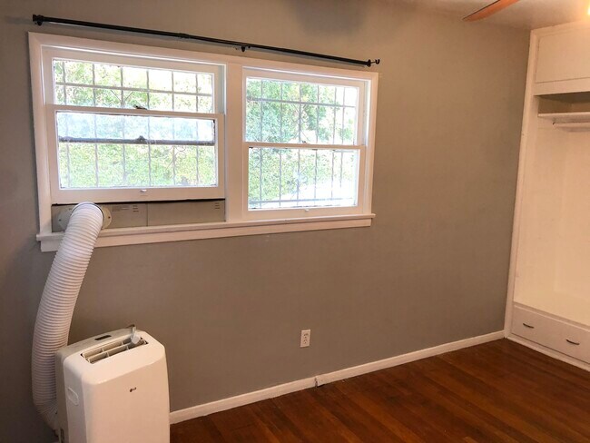 Building Photo - 1240 Tamarind Ave