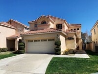 Building Photo - Downstairs bed + bath in gated community w...