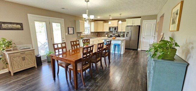 Building Photo - 6 Month Lease! Close to Exit 8 I-24! IMMACULATE!! 4 bed/2.5 Bath, 3 car garage/fenced in backyard...
