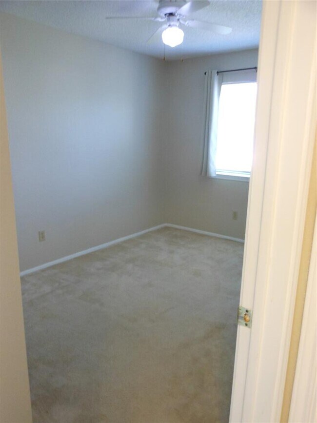 Building Photo - 8402 Siskin Cove