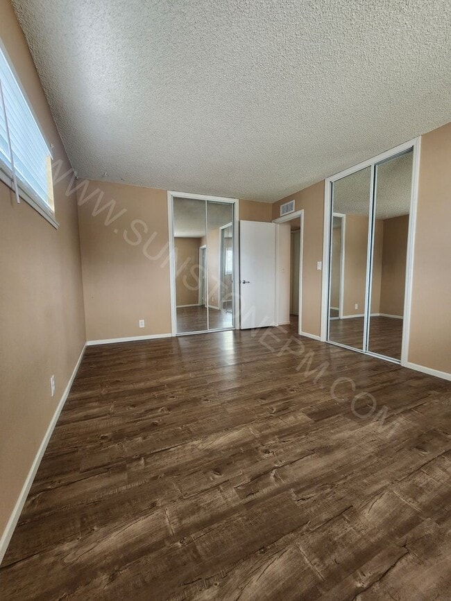 Building Photo - 3 bedroom, 2 bathroom