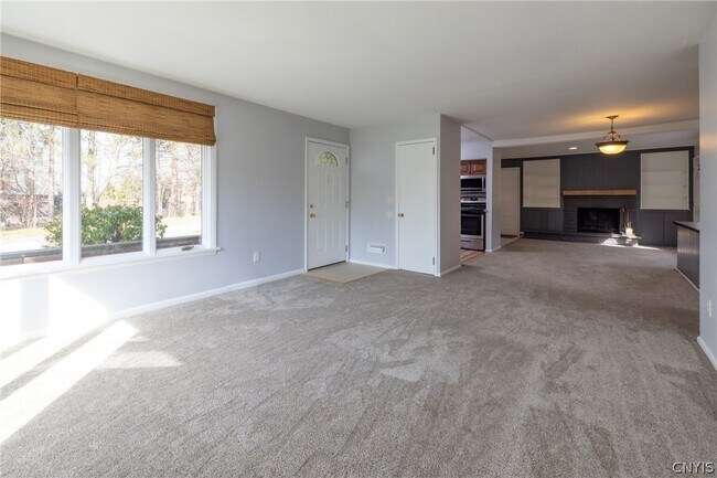 Building Photo - 35 Lakeview Cir