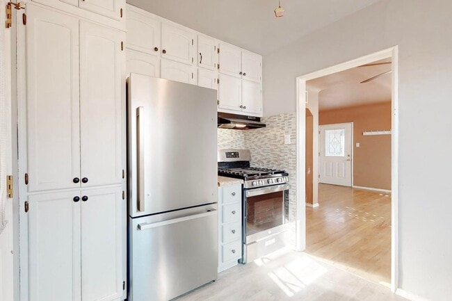 Building Photo - Charming 3 bedroom, 2 bath home in Central El Paso! Special No admin fee, $29 application fee!
