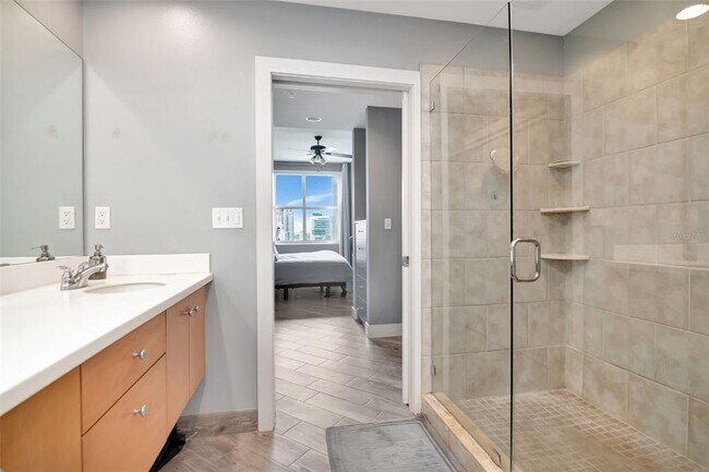 Building Photo - 1120 E Kennedy Blvd