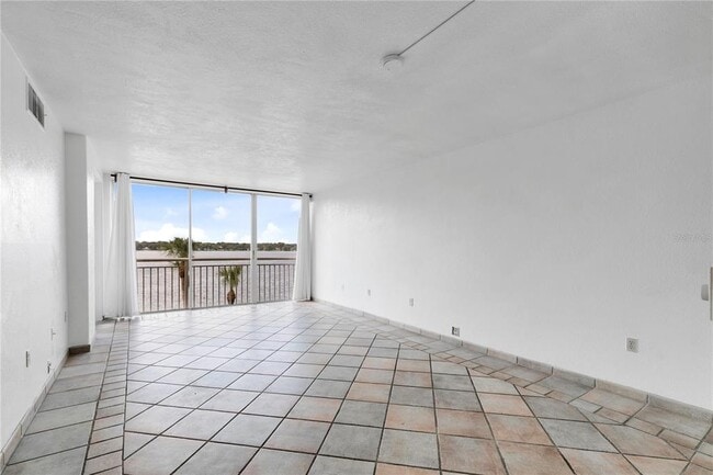 Building Photo - 690 Osceola Ave