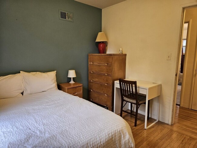 Building Photo - Charming 3 Bedroom Home in Southgate Neigh...
