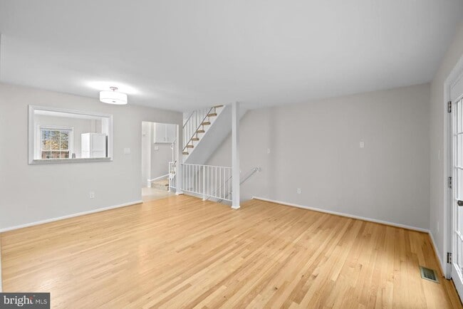 Building Photo - 8640 Dellway Ln