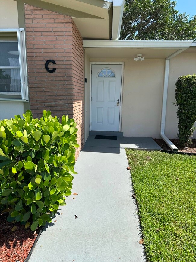 Primary Photo - 2590 Barkley Dr E