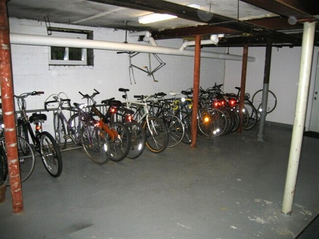 Building Photo - 120 College Ave