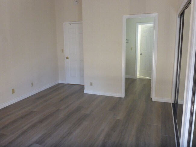 Building Photo - Gorgeous 3BR/2BA Two-Story Home with High ...