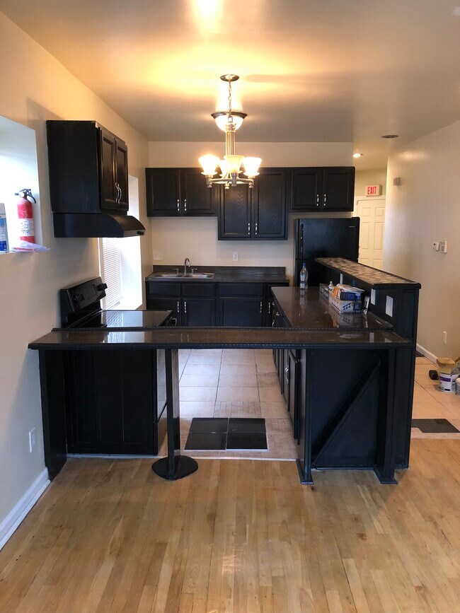 Building Photo - 5962 Oakherst Plz