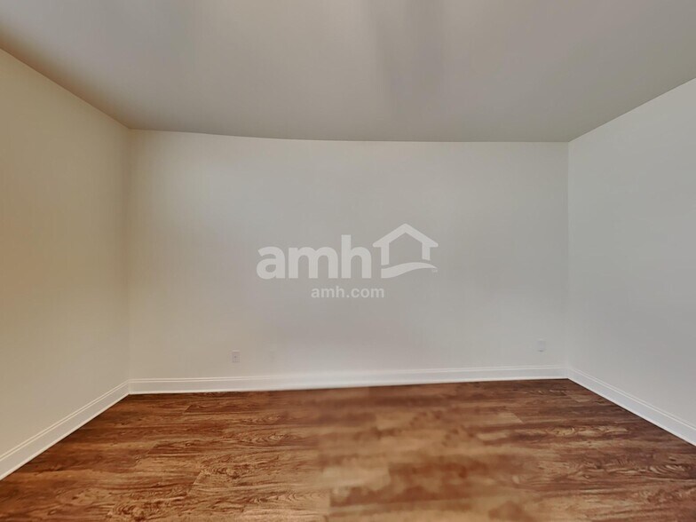 Building Photo - 607 Lk Vis Ct