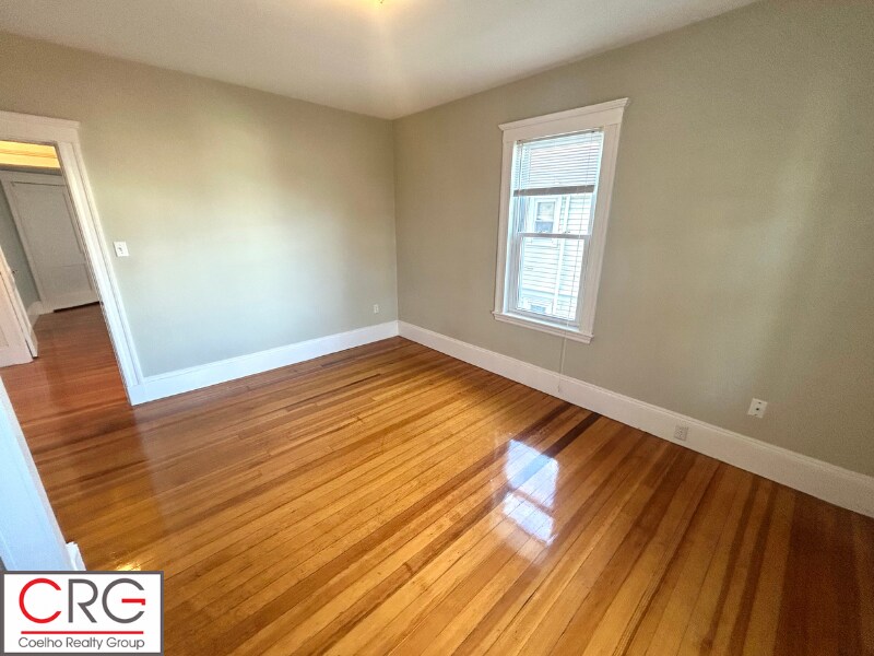 Building Photo - 18 Wellington Rd