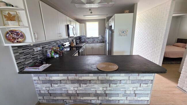 Building Photo - Enjoy the amazing unobstructed views of Kailua beach from your lanai!