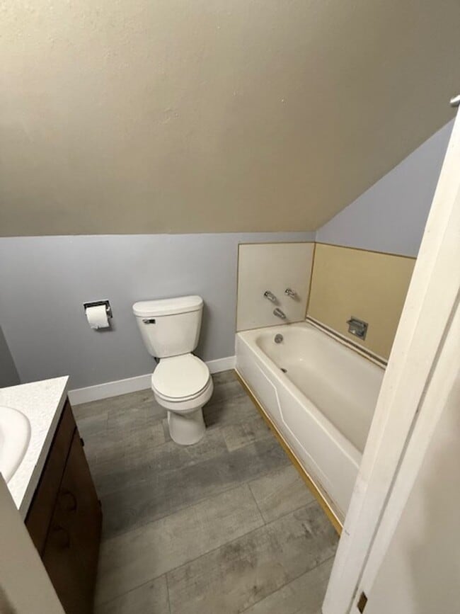 Building Photo - Spacious 4-Bedroom Duplex Near Westfield Mall