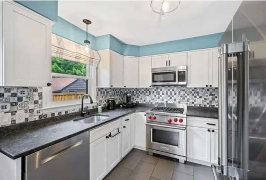 kitchen - 3810 Huntington Ave