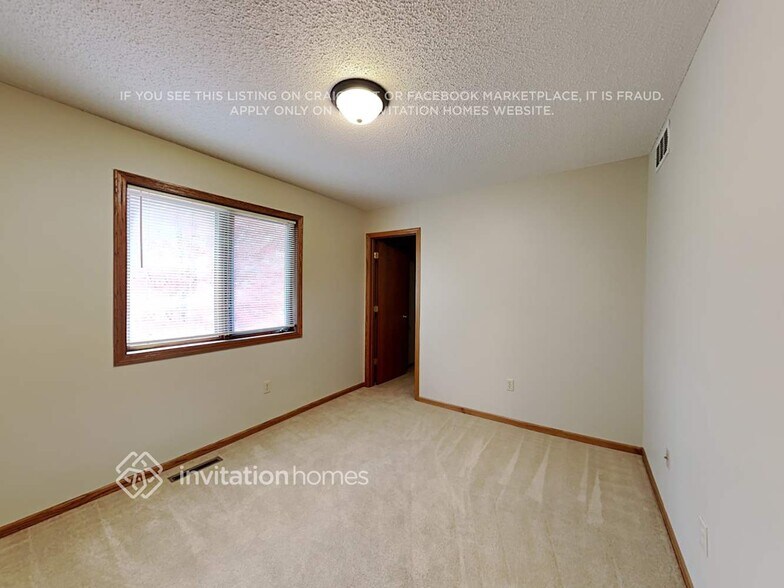 Building Photo - 3930 Zircon Ln N