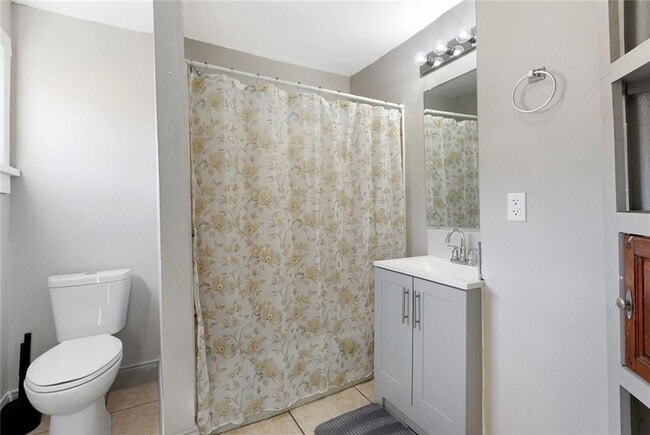 Building Photo - 1839 Touro St