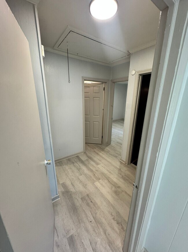 Building Photo - 327 Woolfolk St